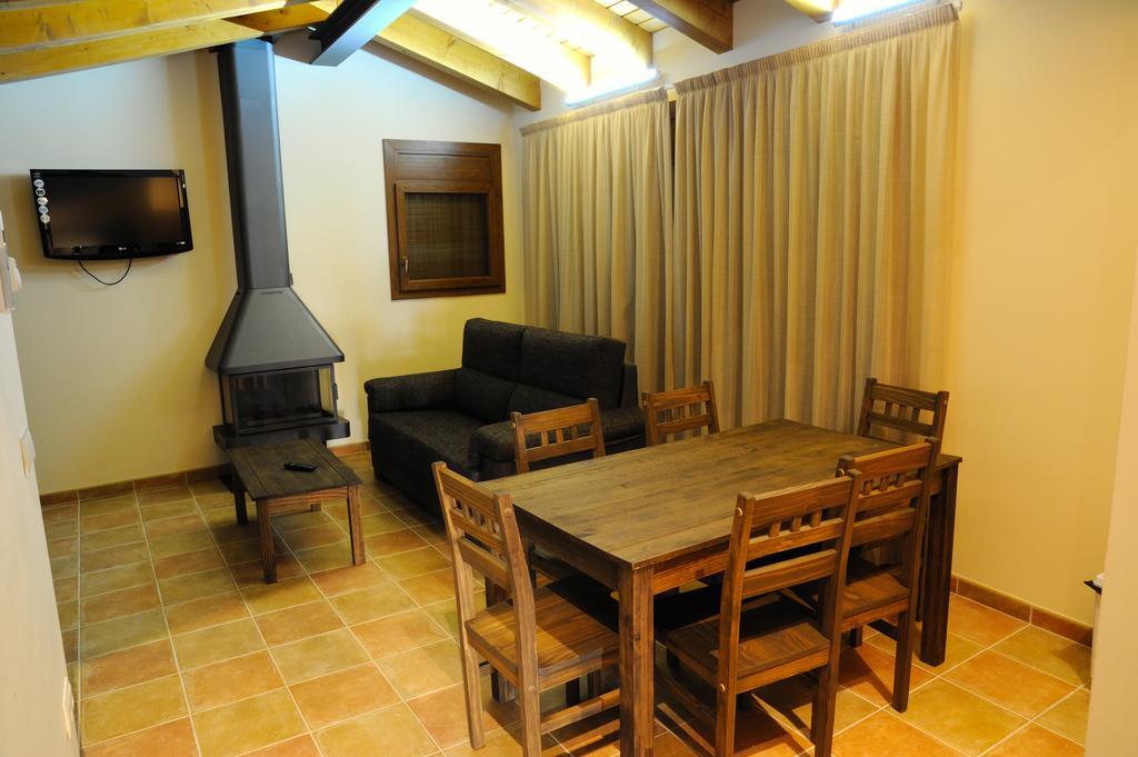 Fornols Apartaments Cal Climent מראה חיצוני תמונה