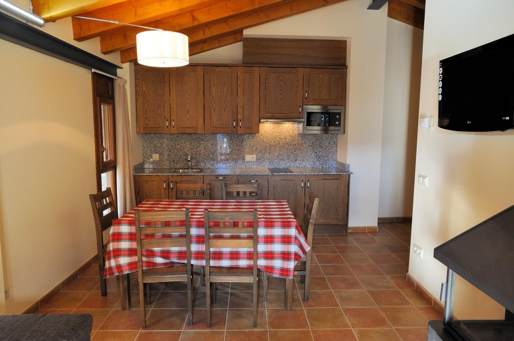 Fornols Apartaments Cal Climent מראה חיצוני תמונה